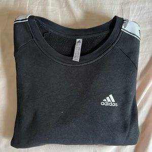 Adidas crew neck size women’s medium